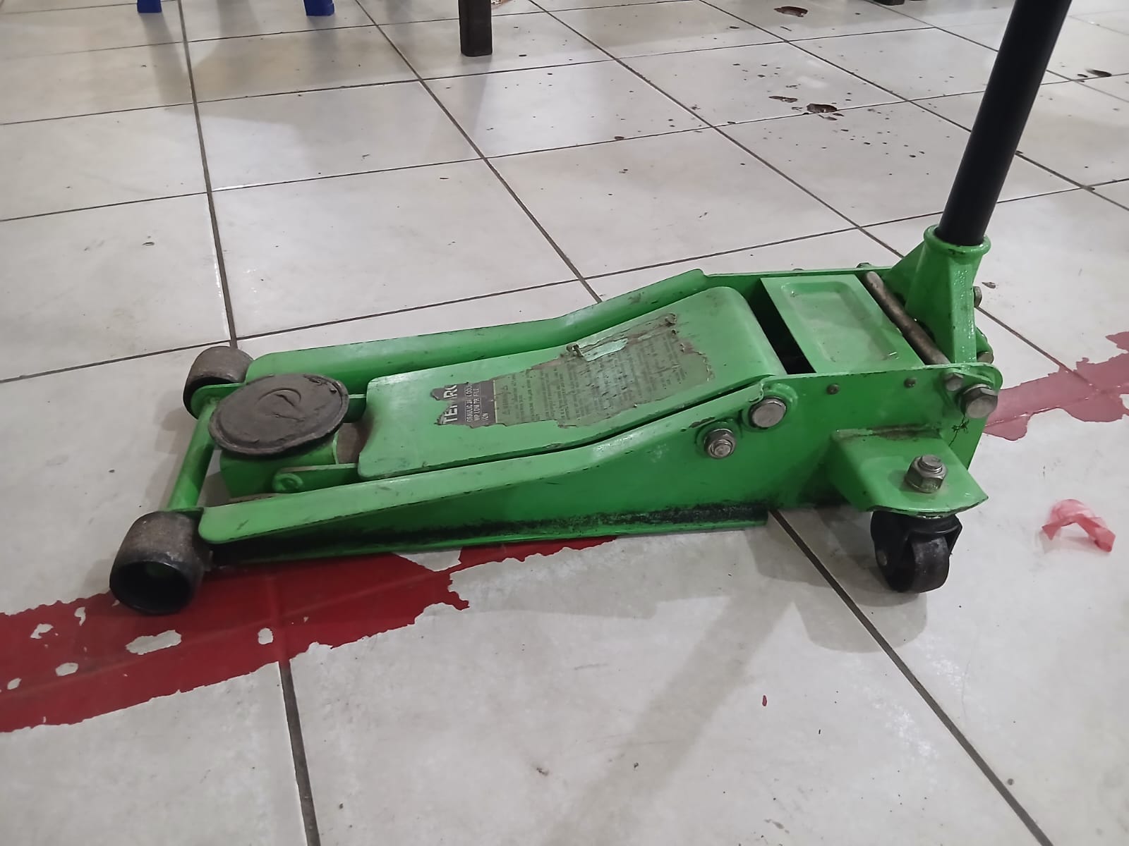 HYDRAULIC JACK 